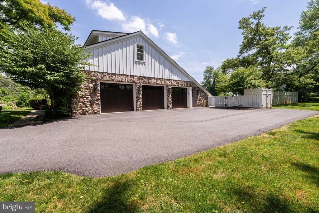 Photo of 8133 GEORGETOWN PIKE