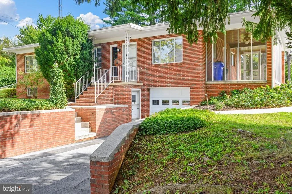 Photo of 205 FRANKLIN STREET