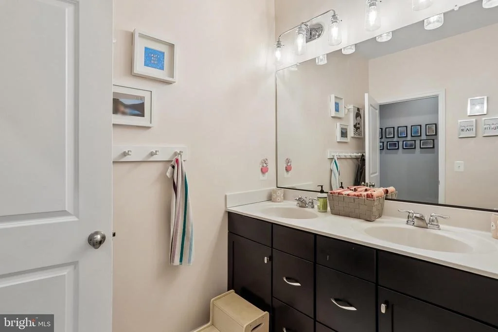 Photo of 1109 SAXTON DRIVE