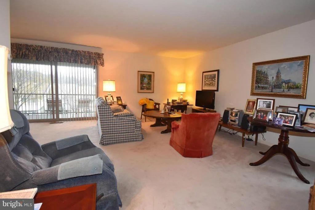 Photo of Unit 682D at 3330 GLENEAGLES DRIVE