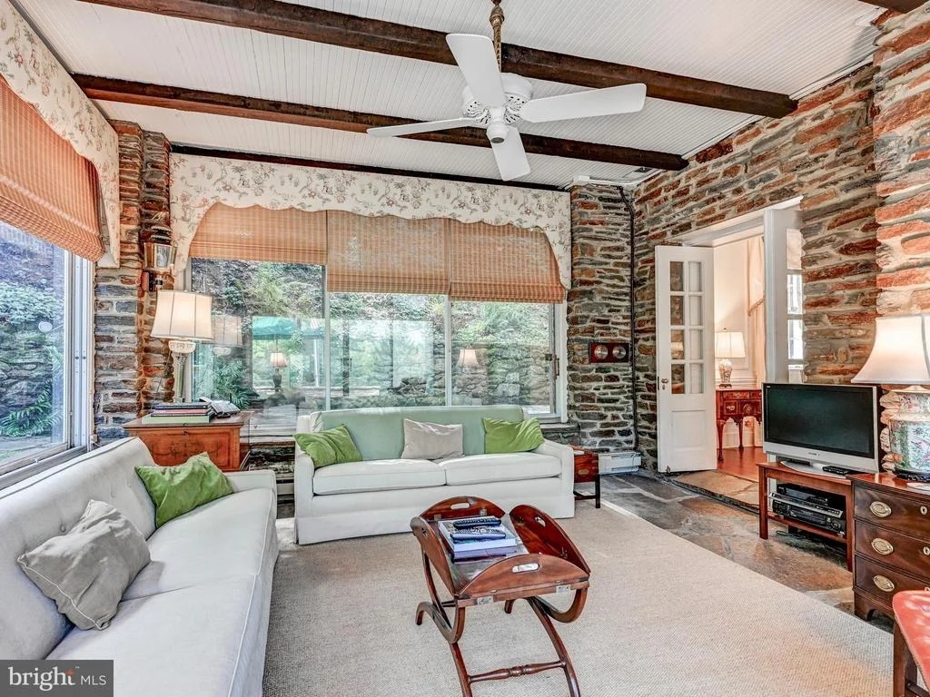 Photo of 1860 CIRCLE ROAD