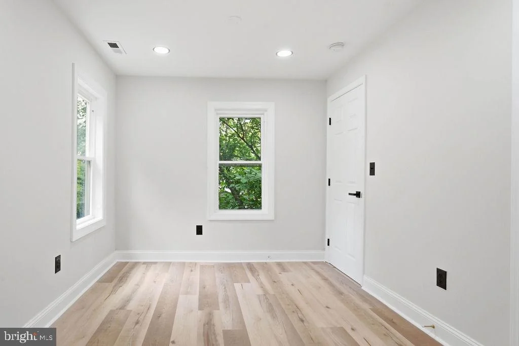 Photo of 5807 DADE STREET