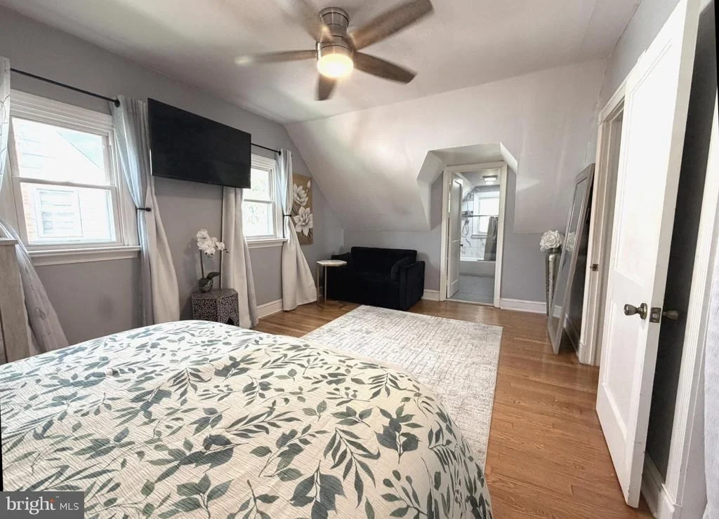 Photo of 6011 EASTERN PARKWAY