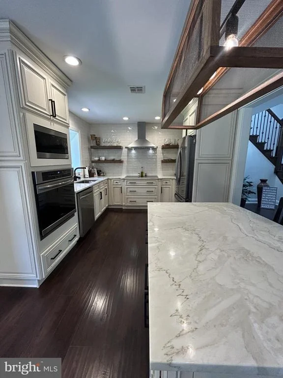 Photo of 902 N ISLAND ROAD