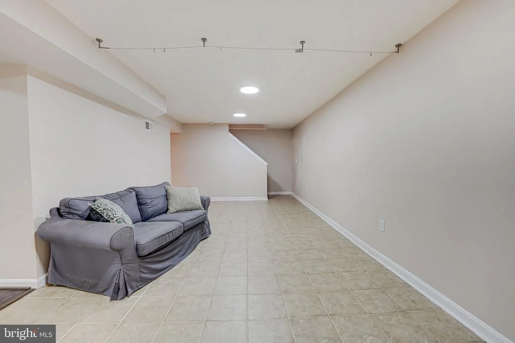 Photo of 15198 HOLLEYSIDE DRIVE