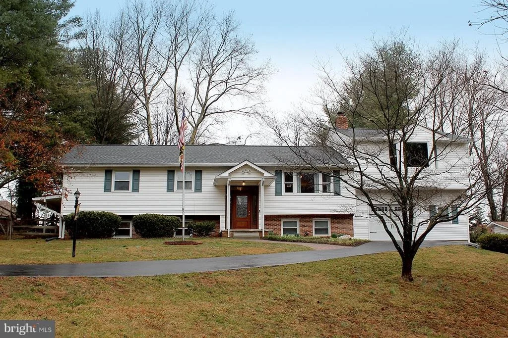 Photo of 9825 MOYER ROAD