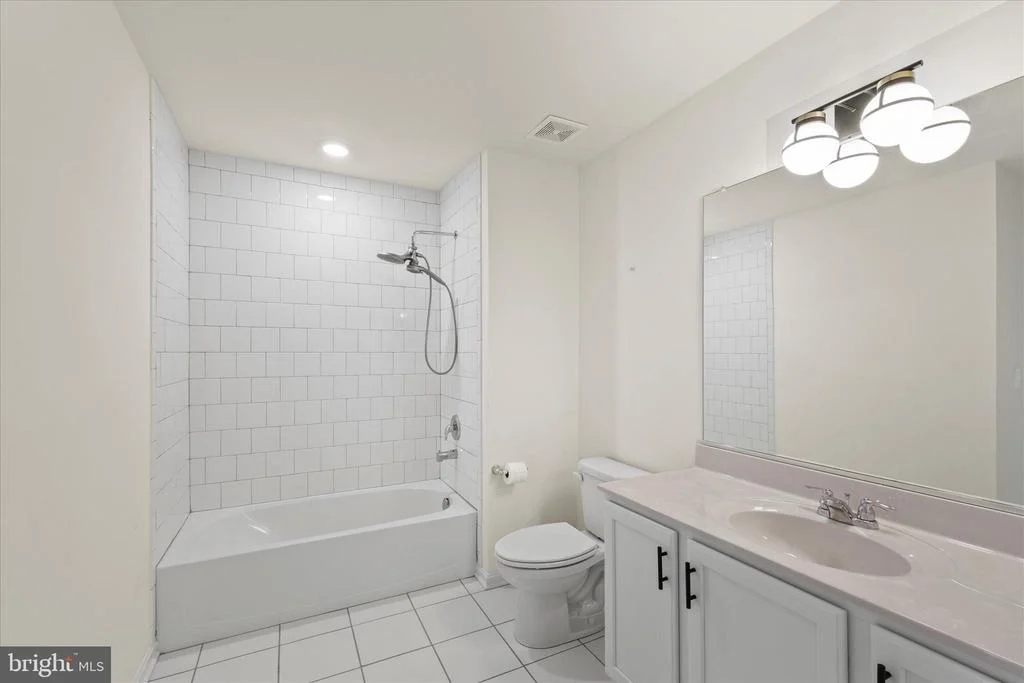 Photo of 5559 TRAFALGAR CIRCLE