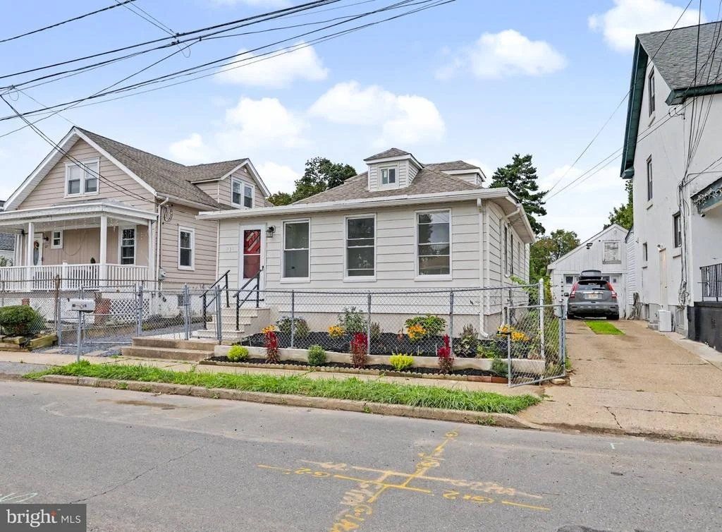 Photo of 131 HAZEL AVENUE