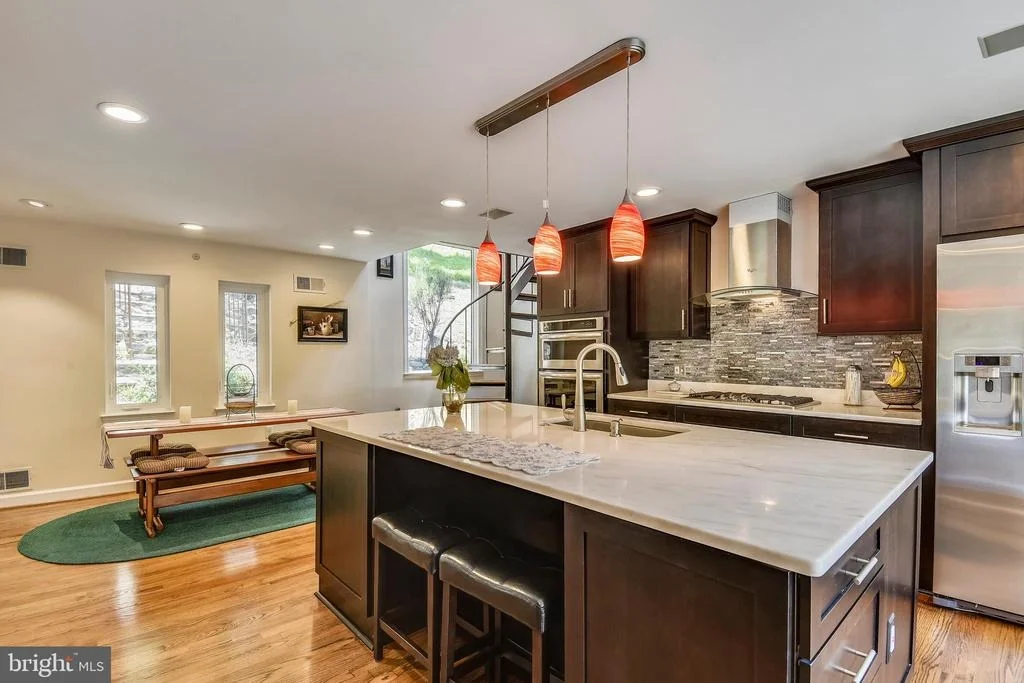 Photo of 9919 MACARTHUR BOULEVARD