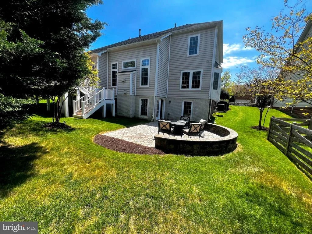 Photo of 9116 BOWLING GREEN DRIVE