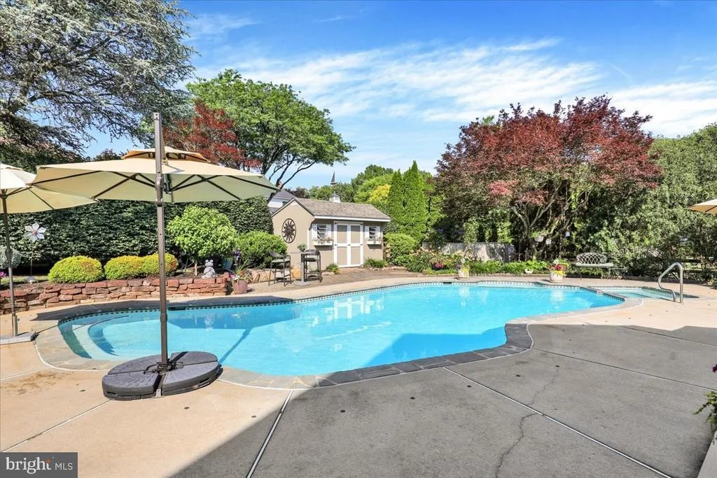 Photo of 225 LOGAN AVENUE