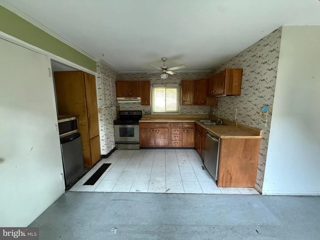 Photo of 9458 4TH PLACE