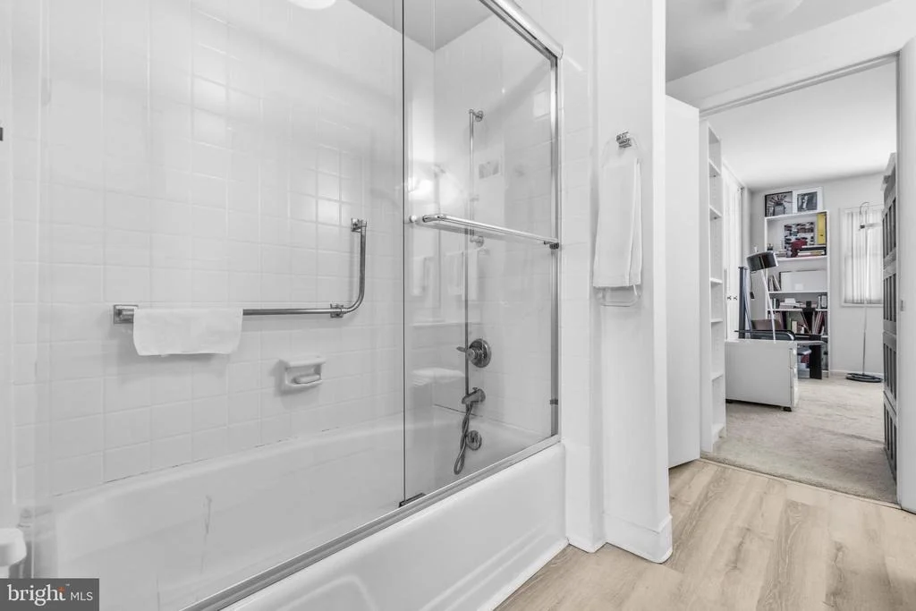 Photo of Unit 32F at 3590 GLENEAGLES DRIVE