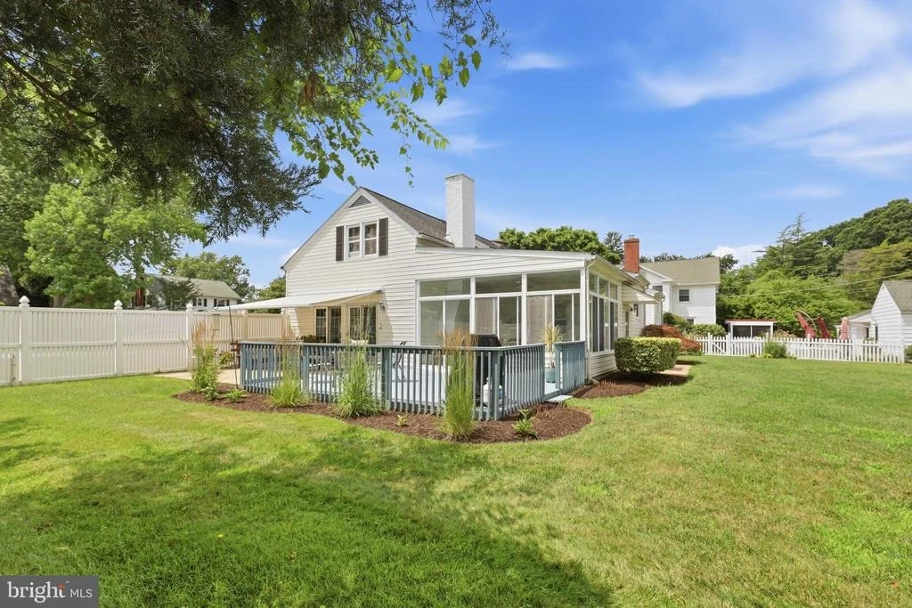 Photo of 727 N GOVERNORS AVENUE