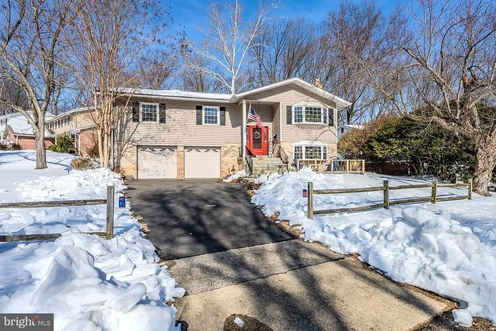 Photo of 6112 HARMON PLACE