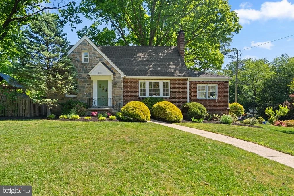 Photo of 10301 CRESTMOOR DRIVE