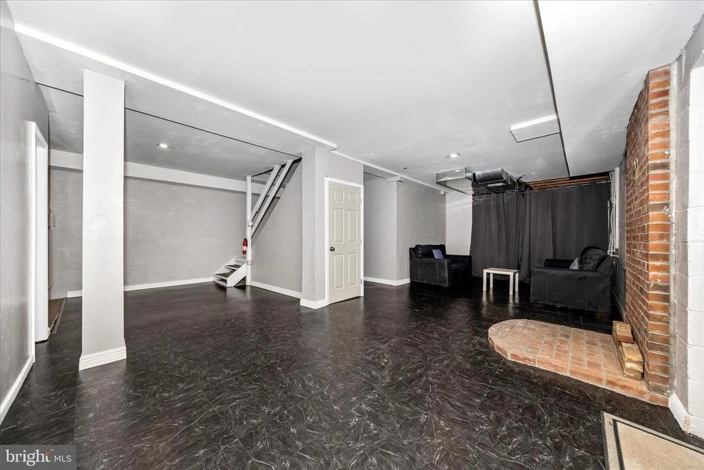 Photo of 6641 JEFFERSON BLVD