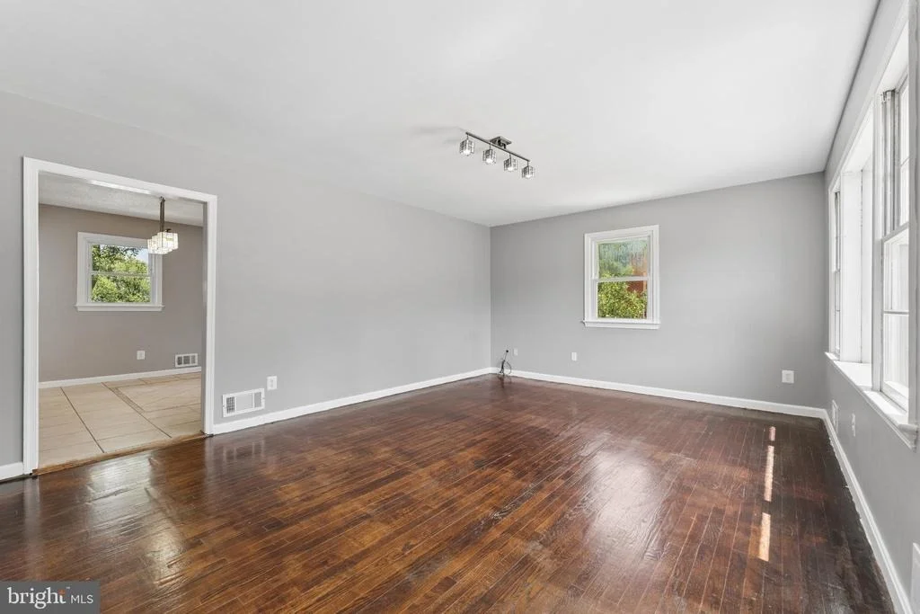 Photo of 8816 SAUNDERS LANE