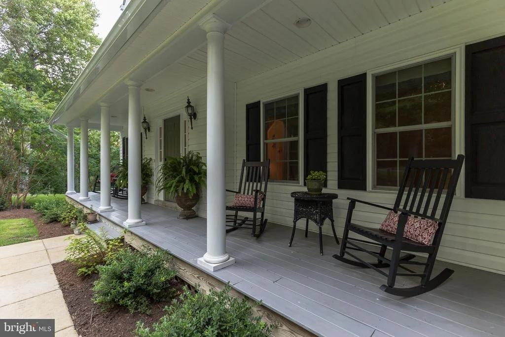 Photo of 325 SPLIT OAK LANE