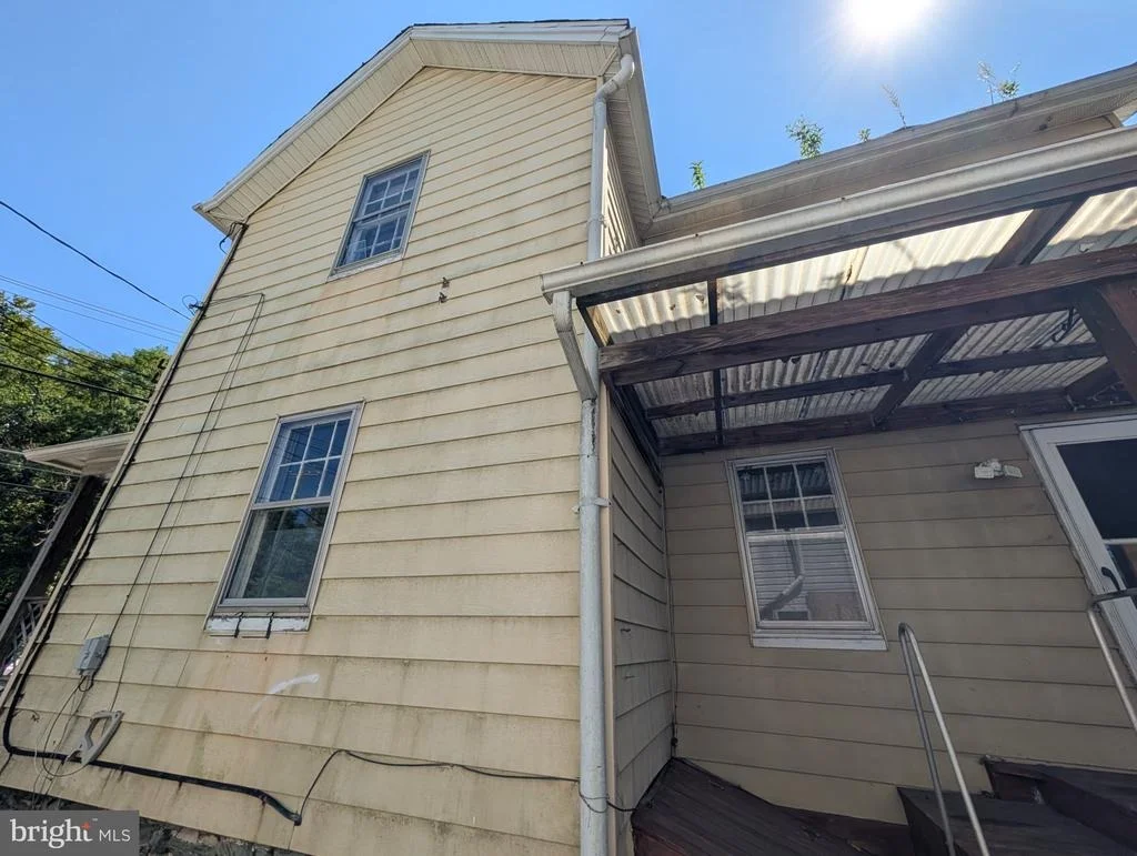 Photo of 6090 FALLS ROAD