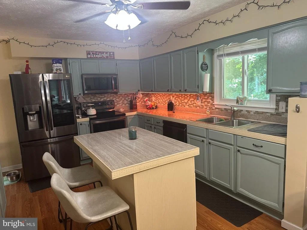 Photo of 440 BLUEBIRD WAY