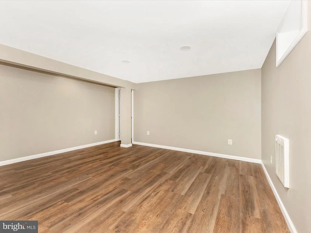 Photo of 2833 RODERICK ROAD