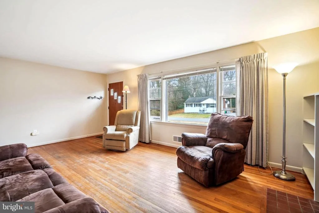 Photo of 5906 PARKWAY DRIVE
