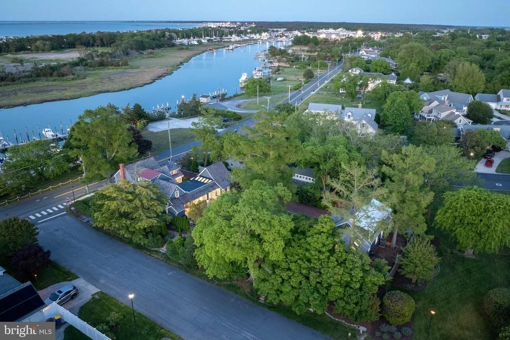 Photo of 410 PILOTTOWN ROAD