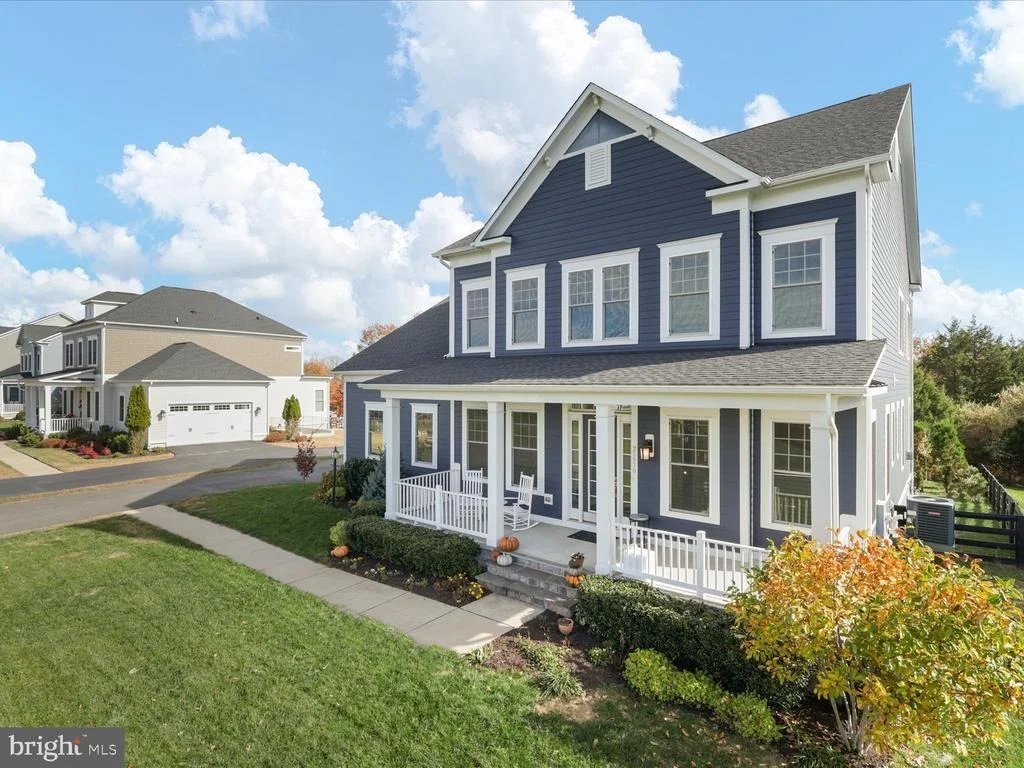 Photo of 25970 LIQUIDAMBAR LANE