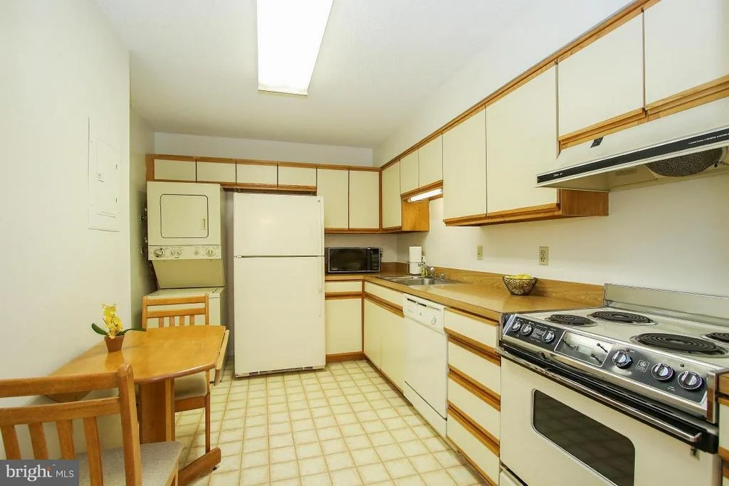 Photo of Unit 4302 at 15100 INTERLACHEN DRIVE