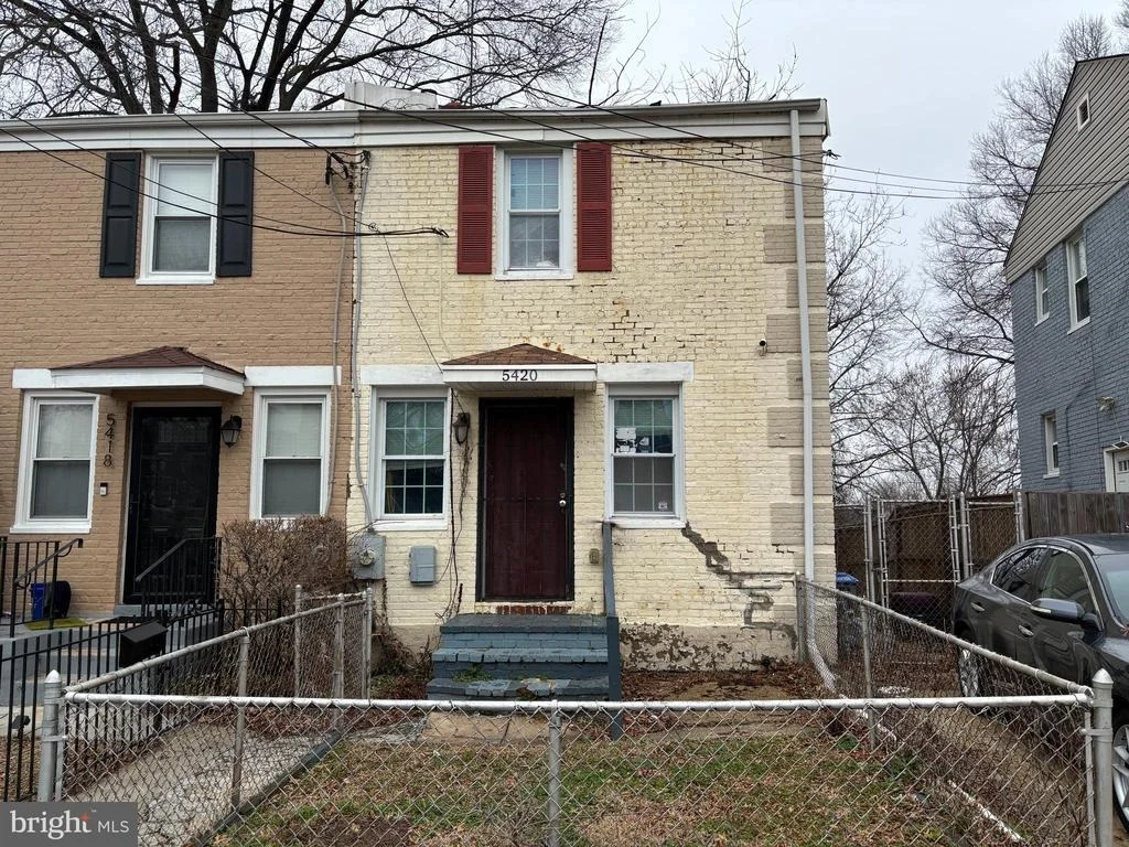 Photo of 5420 B STREET SE