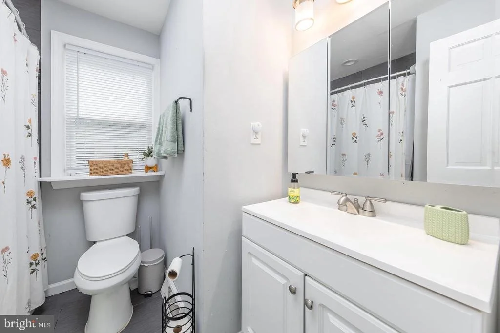 Photo of 415 LAKE AVENUE