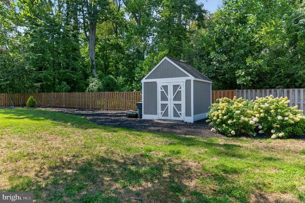 Photo of 1610 RIDOUT ROAD