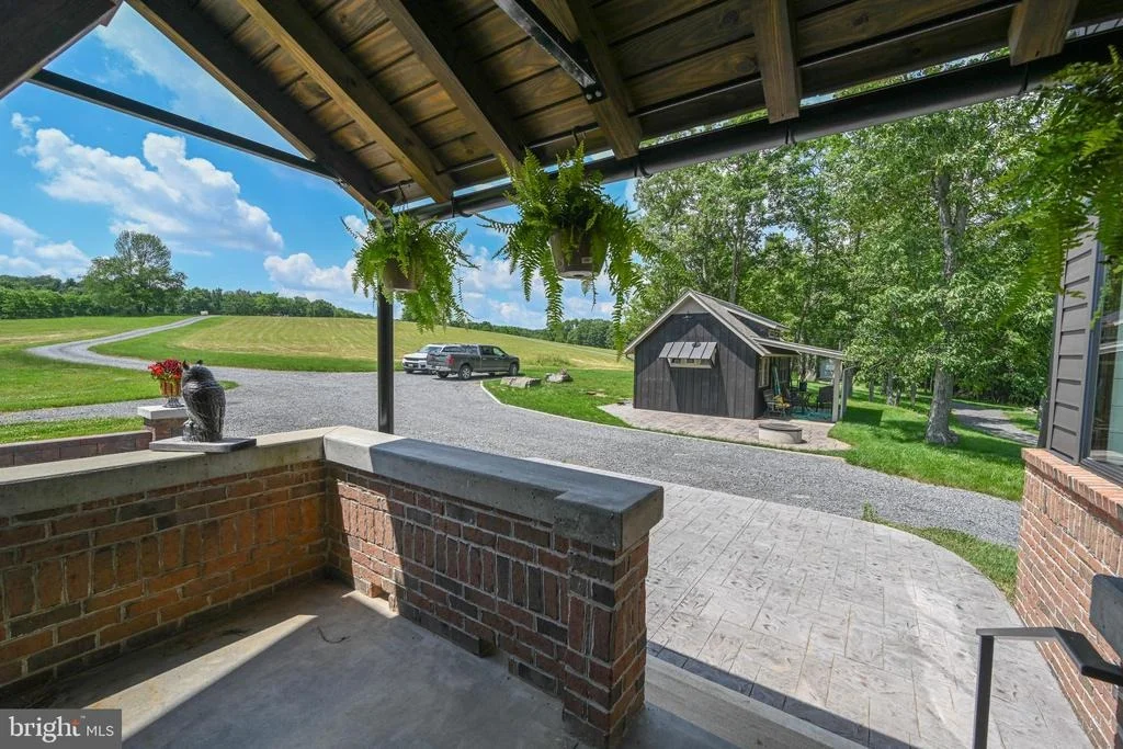 Photo of 415 NAZELROD ROAD