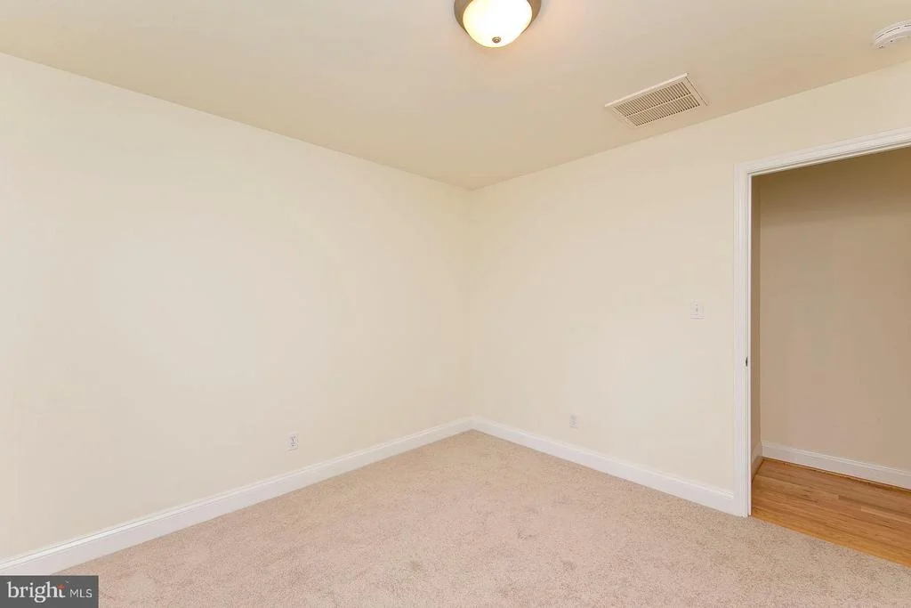 Photo of 401 BLUEBIRD TRL