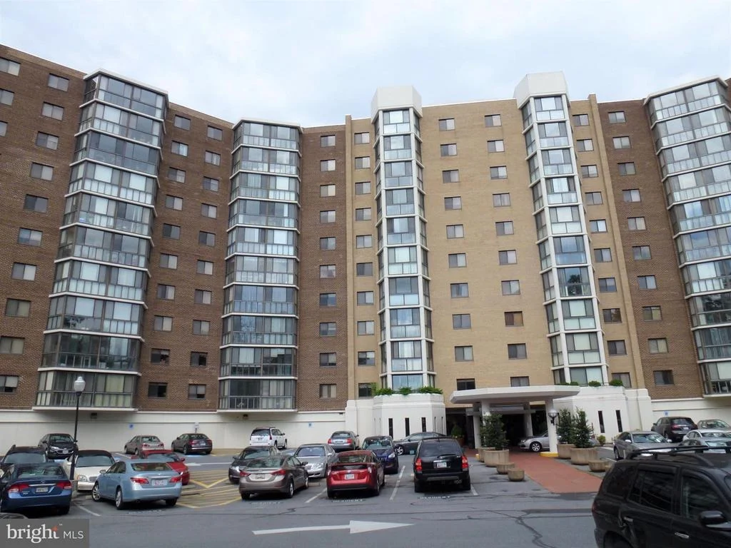 Photo of Unit 3701 at 15115 INTERLACHEN DRIVE