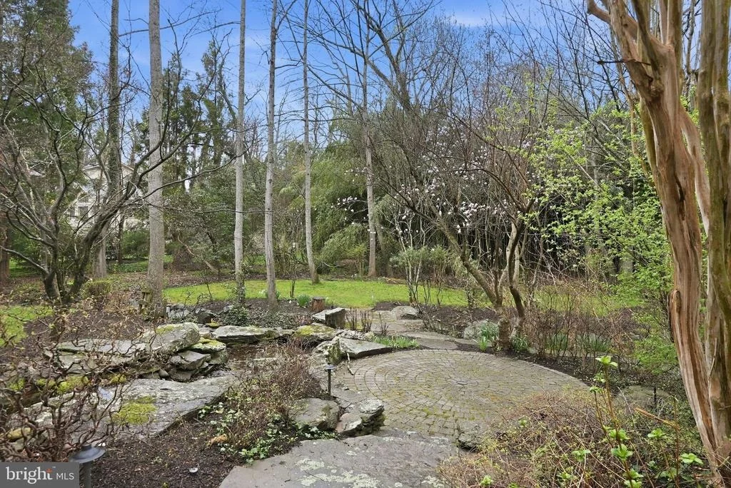 Photo of 904 MACKALL AVENUE
