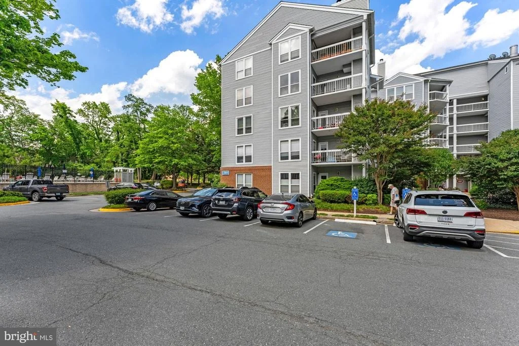 Photo of Unit 5C2 at 3175 SUMMIT SQUARE DRIVE