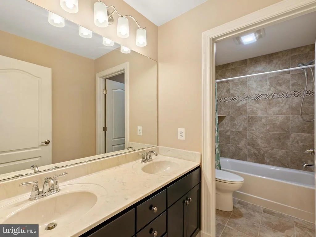 Photo of 995 WILDA DRIVE