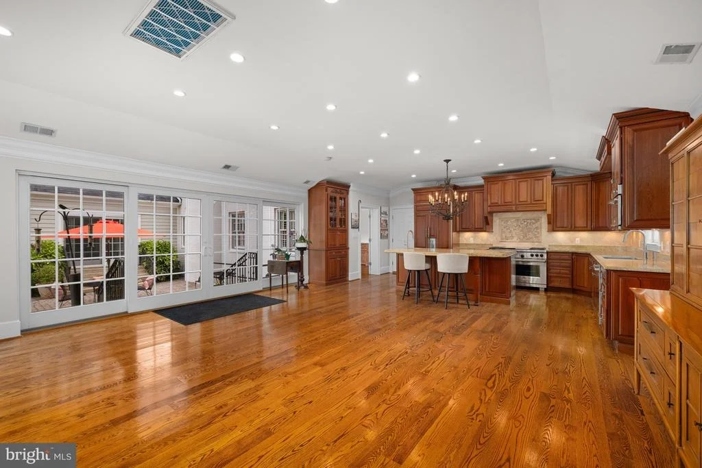 Photo of 8015 GLENDALE ROAD