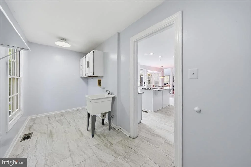 Photo of 6135 FIELDCREST COURT