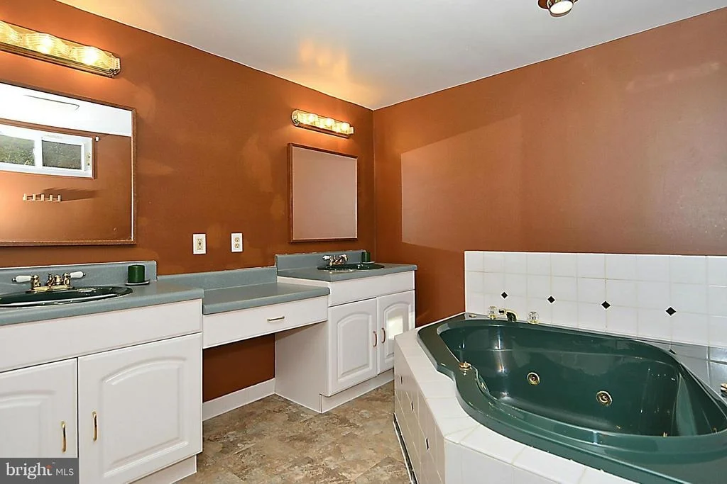 Photo of 1007 KERWIN ROAD