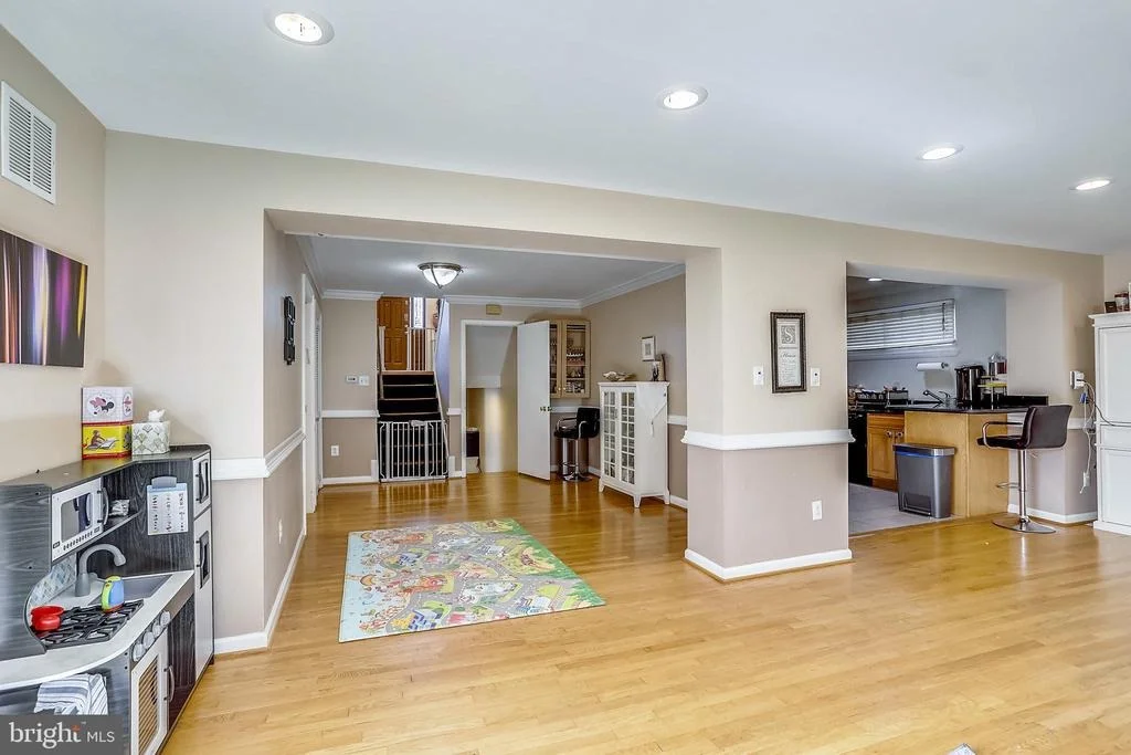 Photo of 816 HILLSBORO DRIVE