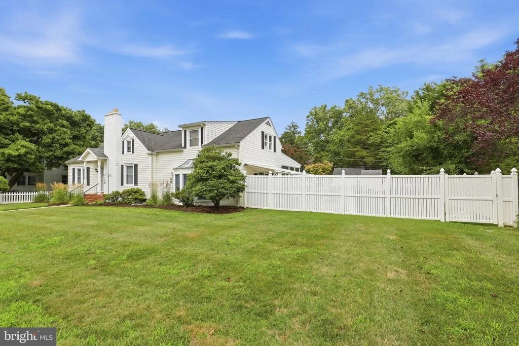 Photo of 727 N GOVERNORS AVENUE
