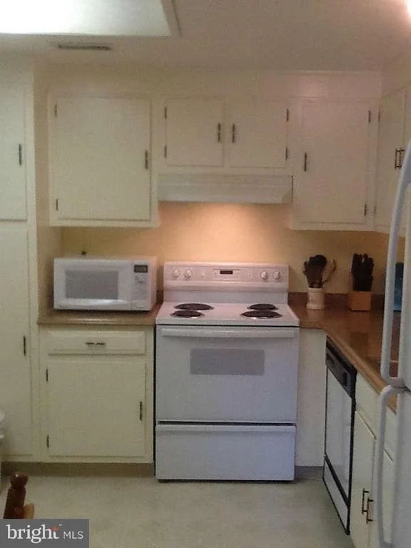 Photo of Unit 152G at 3500 FOREST EDGE DRIVE