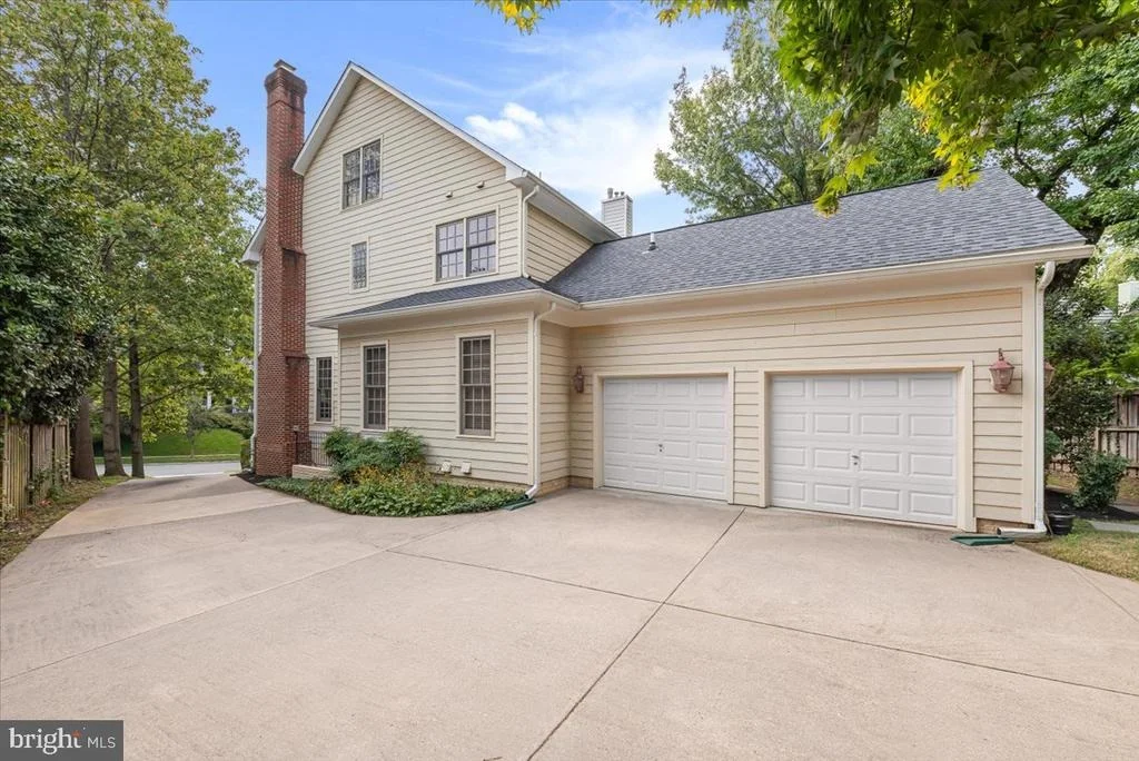 Photo of 6807 MEADOW LANE