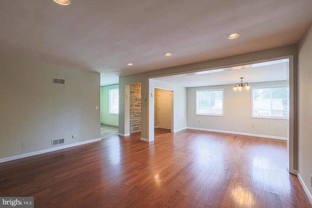 Photo of 6206 WINNER AVENUE