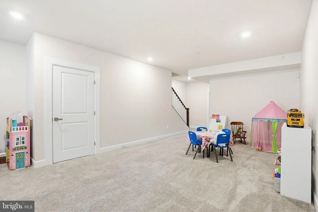 Photo of 3816 FULHAM ROAD
