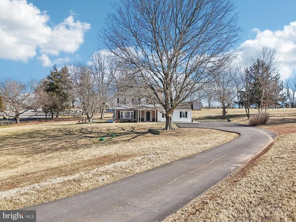 Photo of 2139 DAISY ROAD