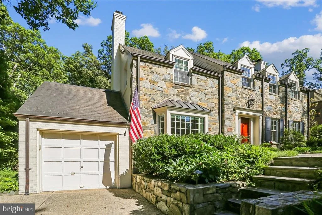Photo of 3202 PICKWICK LANE